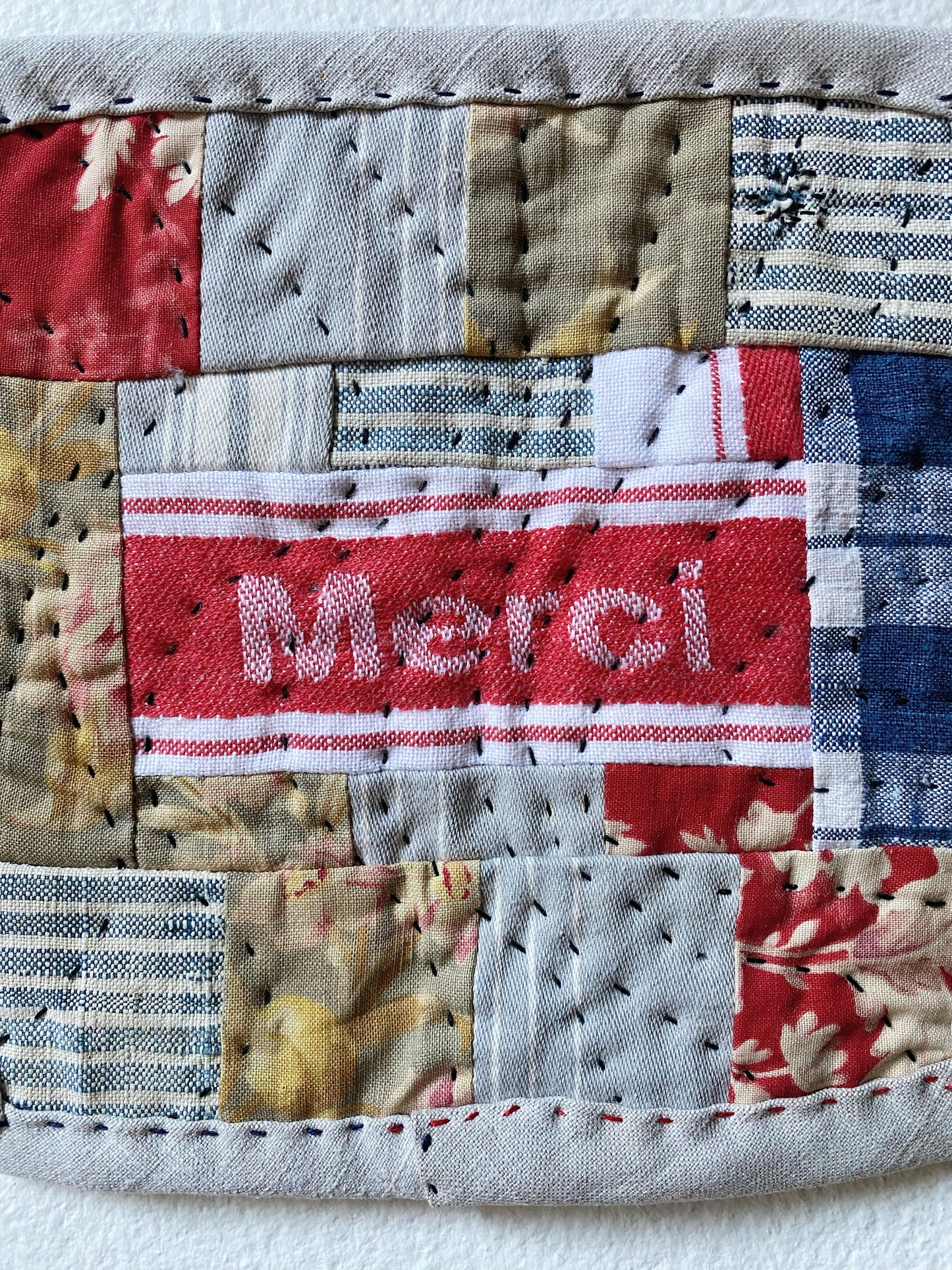‘Merci’ Grande Mug Rug 02